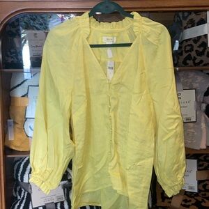 Brand new blouse, great details!